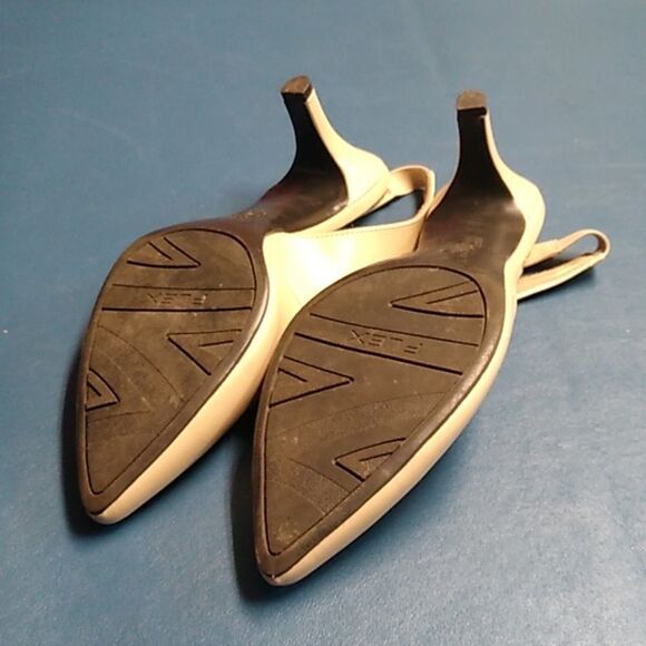 Life Stride 11M Cream Slingback Heels with Pointed Toe and Medium Heel - Picture 5 of 9